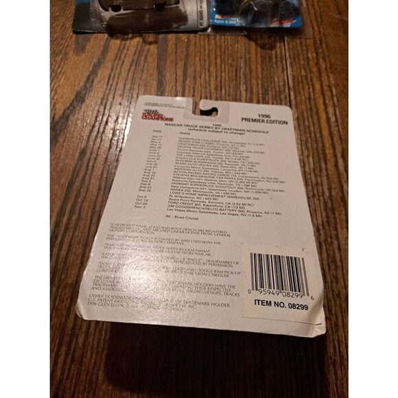 Vintage 1996 NASCAR Bill Sedgwick #17 Sears DieHard Truck 1:64 Card & Base NOS - Picture 2 of 2